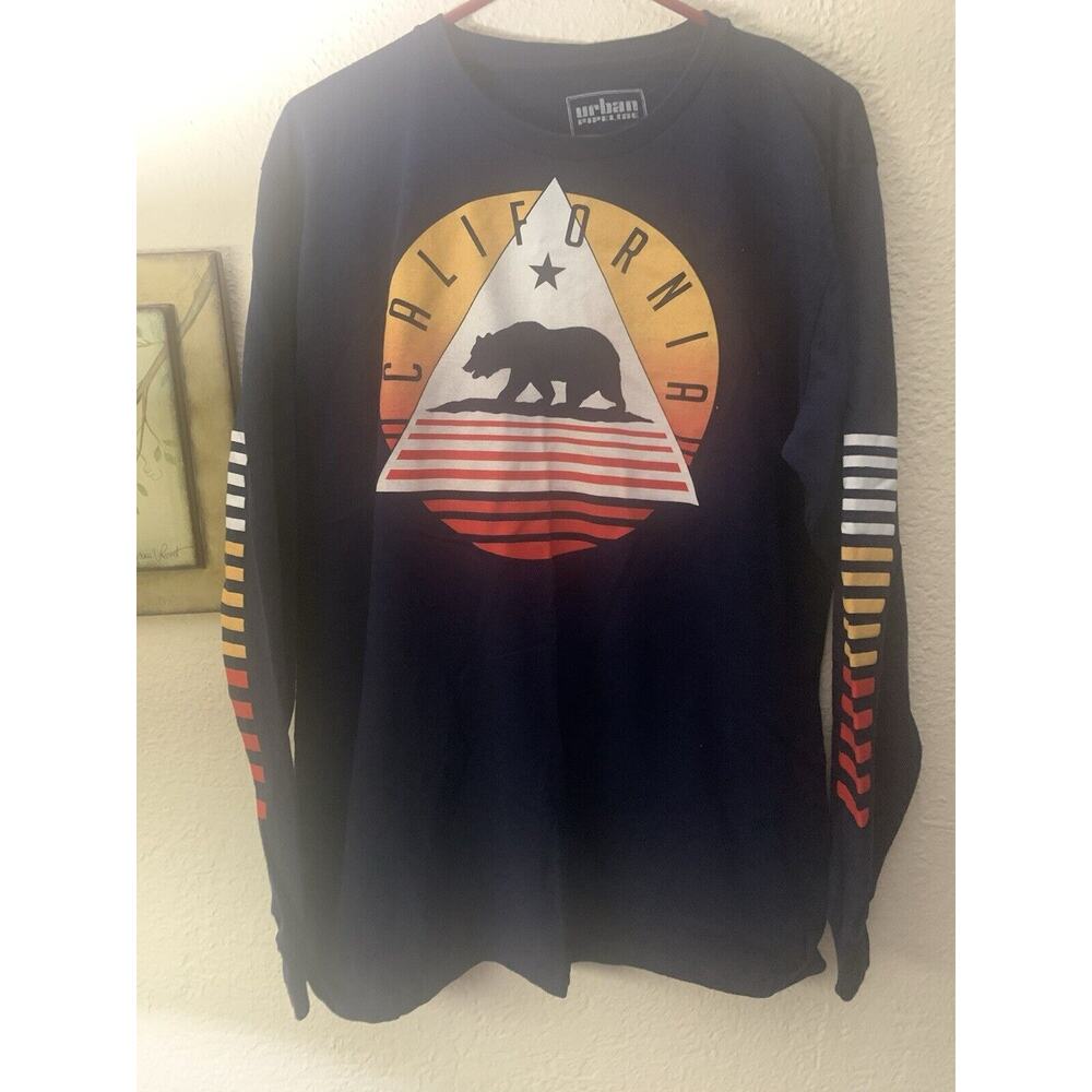 Urban Pipeline Men’s Navy California Long Sleeve Pullover Shirt Tee Sze L Y2k